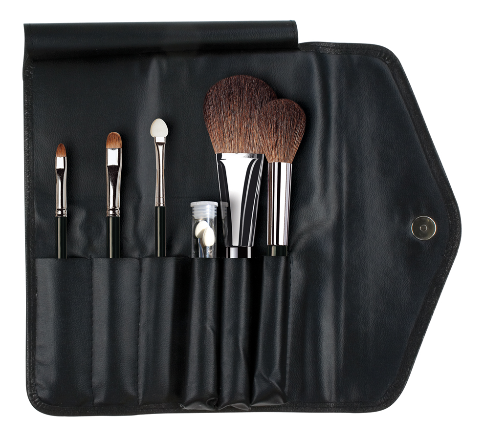 da Vinci Serie 4824 Das Etui ist aus
echtem, schwarzen
Nappaleder,
Innenseite aus
schwarzem Kunstleder Inhalt: 964-6 · 964-10 · 3734/1
37035 · 9014 ·9514